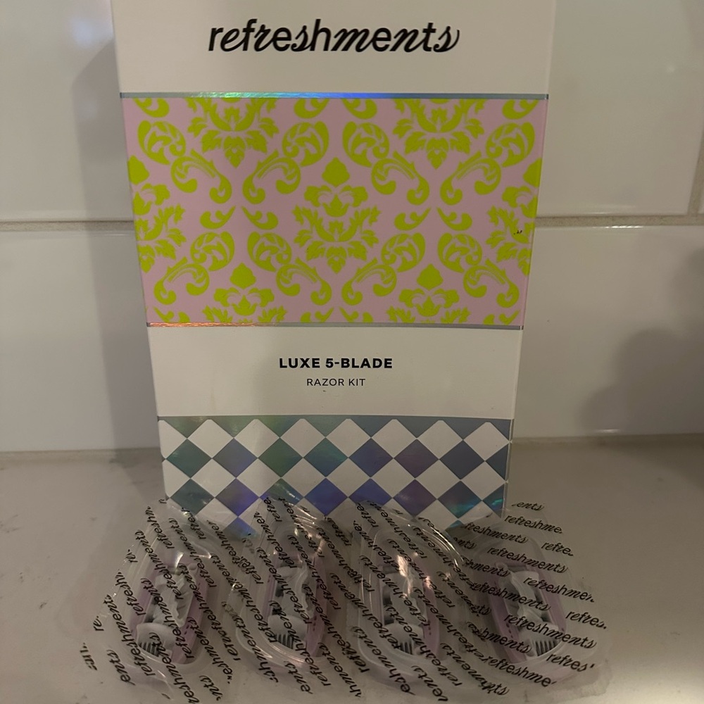 Refreshments Luxe 5-Blade Razor Kit